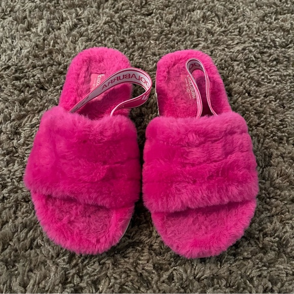 koolaburra fuzzy sandals